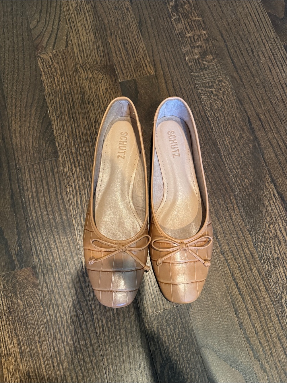 SCHUTZ Arissa Cognac Croc-Embossed Ballet Flats with Bow